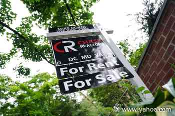 U.S. pending home sales increase moderately, NAR says