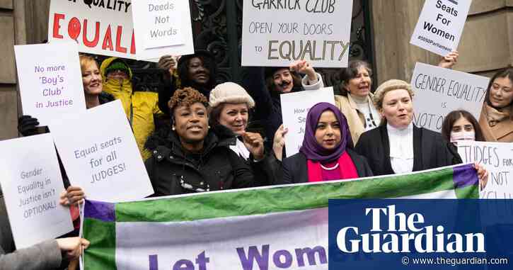 Protesters deliver letter to Garrick Club condemning exclusion of women