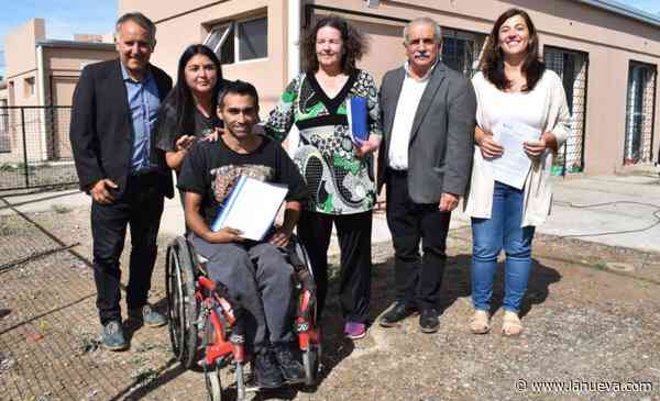 Patagones: tres familias recibieron su casa en el barrio 53 Viviendas