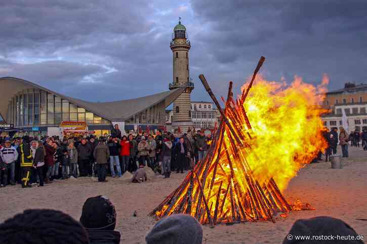 Von Osterfeuer und Ostermarkt bis zur Eröffnung der Leuchtturmsaison in Warnemünde gibt es am Osterwochenende vom 30. März bis zum 1. April 2024 in Rostock zahlreiche Veranstaltungen.