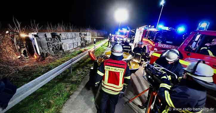 Erneut schweres Busunglück auf Autobahn: 22 Verletzte in NRW