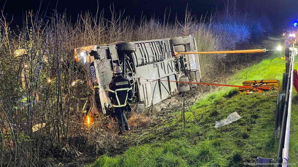 Wieder schweres Busunglück auf Autobahn: 22 Verletzte in NRW