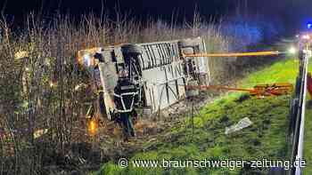 Wieder schweres Busunglück auf Autobahn: 22 Verletzte in NRW