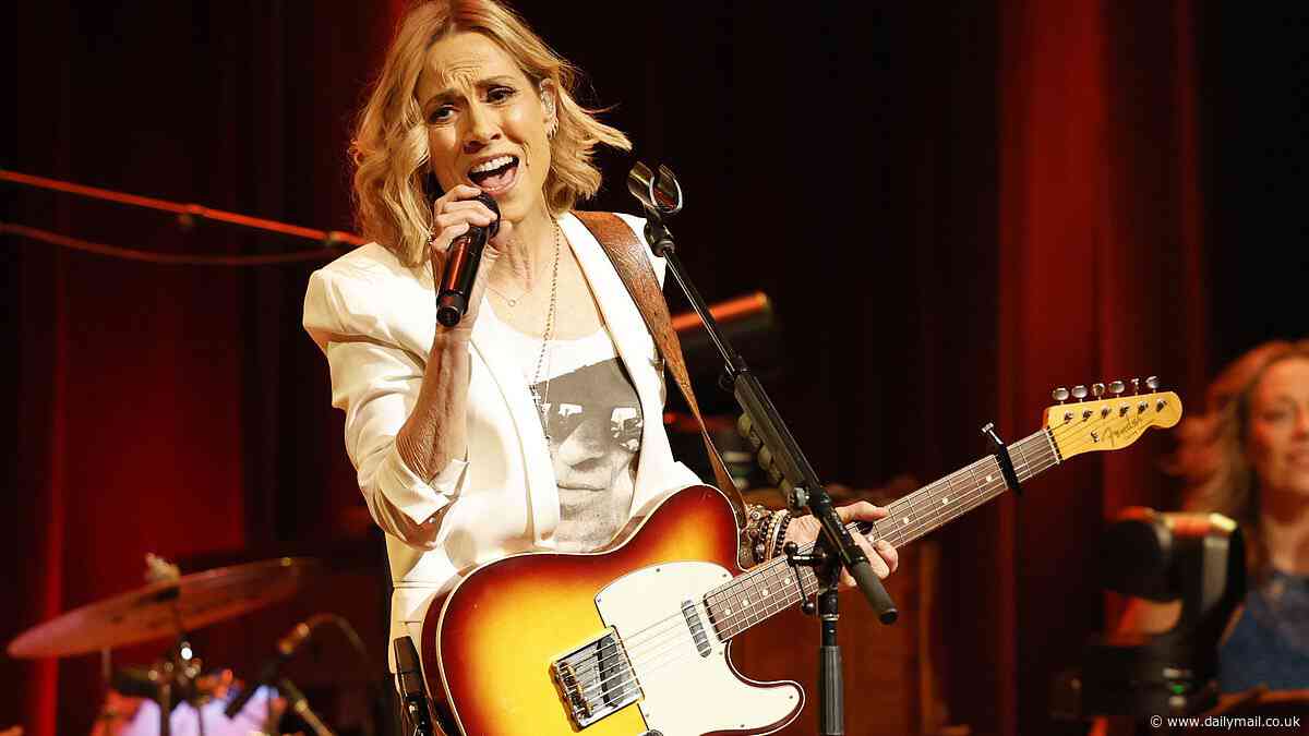 Sheryl Crow calls Taylor Swift 'a powerhouse' for re-recording her early works to gain complete control of her music catalog
