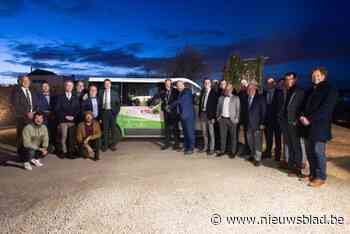 Lionsclub Herzele en Neutraal Ziekenfonds Vlaanderen schenken minibus aan vzw Broes
