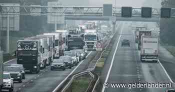 Verkeersdrukte door paastoerisme uit Duitsland; inmiddels 16 kilometer file op A12 tot Arnhem