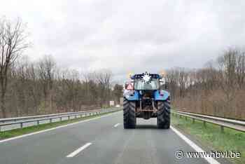 Nederlandse politie plukt Belgische tractor van weg, bezig aan rit van 150 kilometer