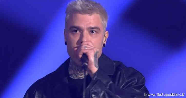 “Fedez in lacrime a Belve smentisce i suoi flirt e tradimenti”. E sul non mostrare i volti di Leone e Vittoria risponde così