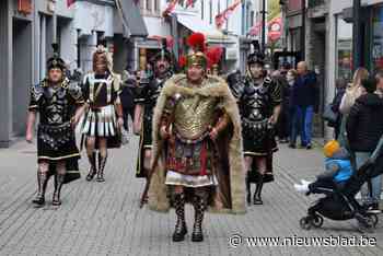 Romeinse soldaten gaan op pad door België om Tongerse antiekmarkt te promoten