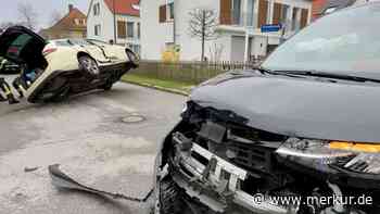 Unfall nach Vorfahrtsfehler: Auto eines Gaißachers kippt in Weilheim um