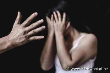 Man gooit zijn vriendin drie keer met hoofd tegen de muur: jaar cel voor partnergeweld