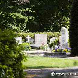 Tientallen grafornamenten vernield op kerkhof in Gronings Musselkanaal