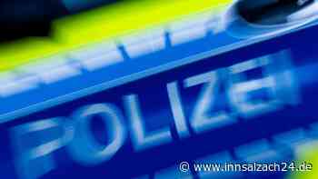Crash bei Burgkirchen: Frau (59) aus dem Kreis Rosenheim übersieht Auto und verursacht Unfall
