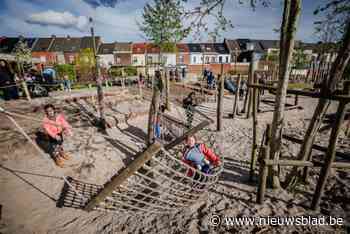 Metamorfose voor speeltuin in Park Kalverenstraat: “Meer beplanting en schaduw, maar ook ondergrond van zand”
