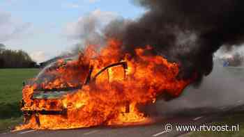 112 nieuws: Auto rijdt door na aanrijding in Enschede | Auto vliegt in brand bij Tuk