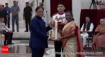 President Droupadi Murmu confers Bharat Ratna awards to five luminaries