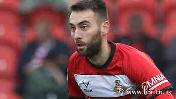 Doncaster midfielder Close signs new deal