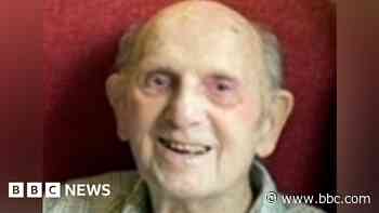 Man who saved city hall from WW2 bomb turns 100