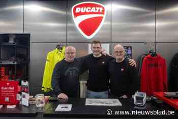 “Ik neem wat gas terug”: Jackie (57) laat Ducati-motorzaak over aan vader en zoon Luc (58) en Matthias (27)