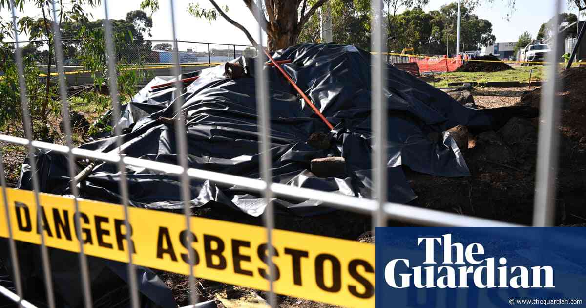 EPA issues warning to councils after asbestos found in Melbourne parks