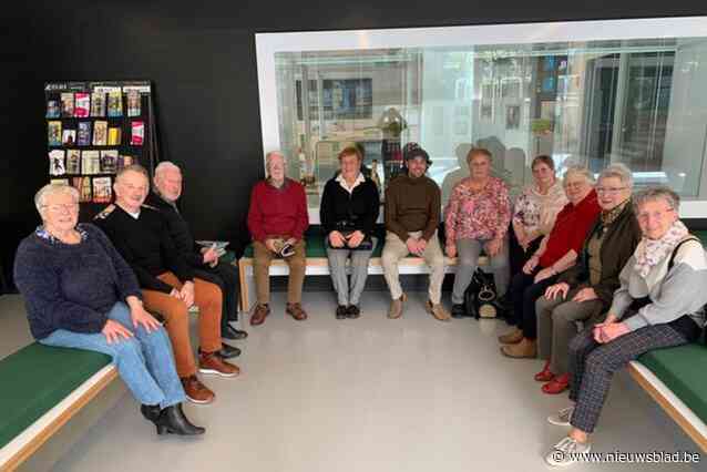 Senioren van Vl@s Asse bezoeken tentoonstelling van Jeroen Dubois