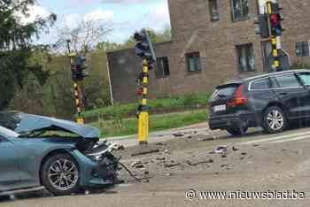 Eén lichtgewonde na botsing tussen twee auto’s in Zonhoven
