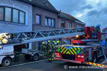 Zolder verwoest bij uitslaande dakbrand in Schoten, geen gewonden