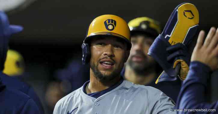 Brewers bats stay hot, defeat Reds 9-5