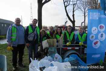 Vrijwilligers ruimen zwerfvuil op tijdens lenteschoonmaak