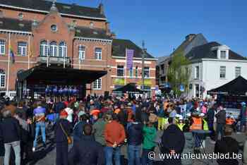 Zonnige start van Brabantse Pijl voor vrouwen op Lennikse Markt