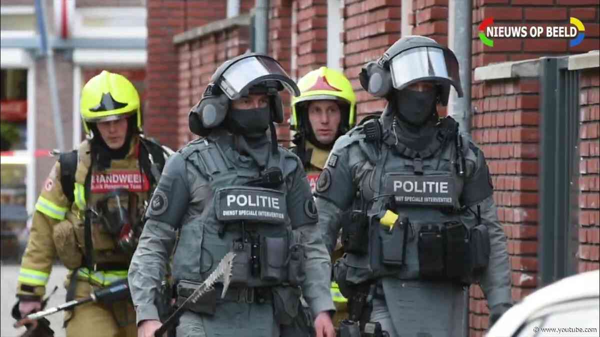 Verwarde man gooit brandbommen uit huis, politiehond raakt gewond in Schiedam