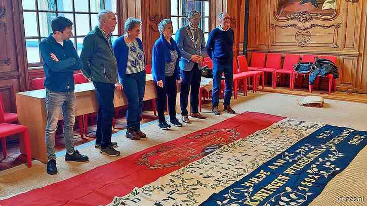 Leeuwarden heeft eeuwenoude koninklijke vlag terug