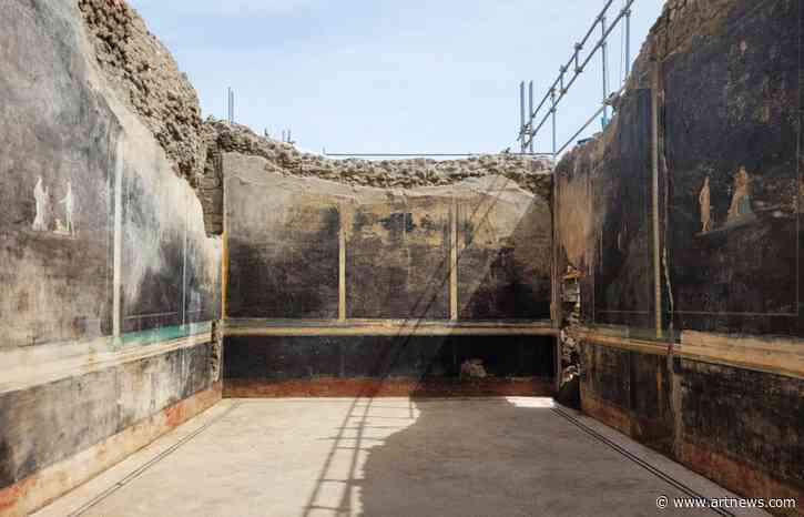 Well-Preserved Frescoes Uncovered in a ‘Black Room’ Banquet Hall at Pompeii