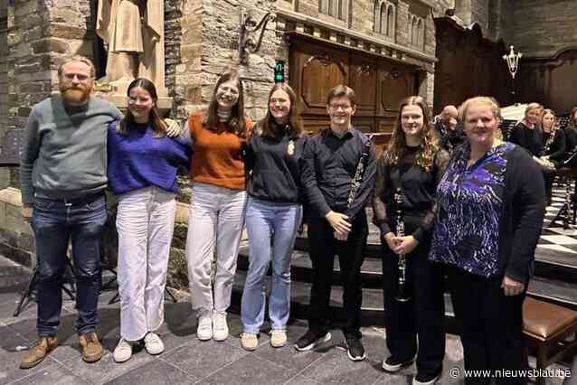 Jonge muzikanten zwaaien af met afstudeerconcert samen met hun fanfare