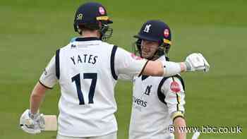 Davies & Yates help Warwickshire dominate Durham