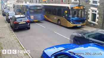 Buses mounting pavements spark safety fears