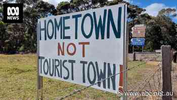 Hometown or tourist town? Holiday hotspot makes its feelings known with blunt message for visitors