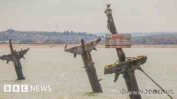 Explosives shipwreck work delayed as objects found