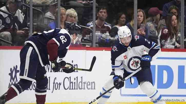Jets score 4 goals in first period, roll Avalanche 7-0