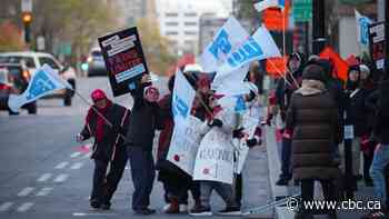 Quebec's biggest nurses' union rejects government deal