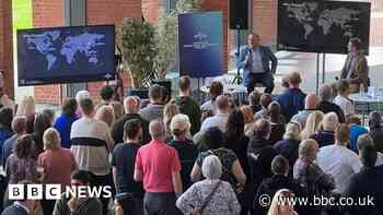 Hundreds queue to hear plans for Universal resort