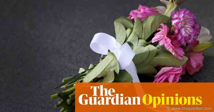 Sydneysiders witnessed horrific scenes at Westfield Bondi Junction. How should they process the trauma? | Kim Felmingham