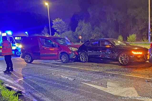 Drie auto’s betrokken bij kettingbotsing in Alken: een bestuurster onder invloed van alcohol