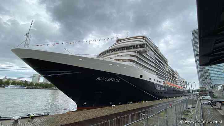 Bemanningslid springt van cruiseschip Rotterdam