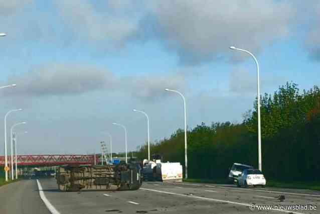 Dronken spookrijder veroorzaakt zwaar ongeval met vijftal voertuigen: Haachtsesteenweg urenlang afgesloten