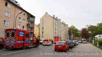 Feuerwehren rücken zu Küchenbrand in Augsburg aus