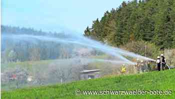 Feuerwehr Haiterbach: Zwei Kilometer Schläuche im Einsatz