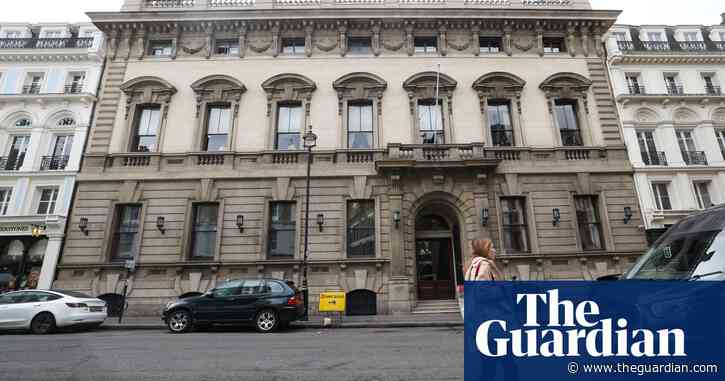 High court judge removed from case in part due to his Garrick membership