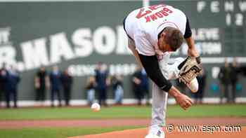 'Love seeing that Gronk spike': Brady reacts to Rob Gronkowski's Red Sox first pitch