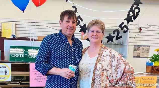 Weston’s Antiques Serves Sandwiches & Smiles At 25th Anniversary Auction